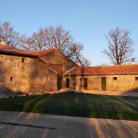 Escale Gatine 住宿加早餐酒店 La Chapelle-Bertrand